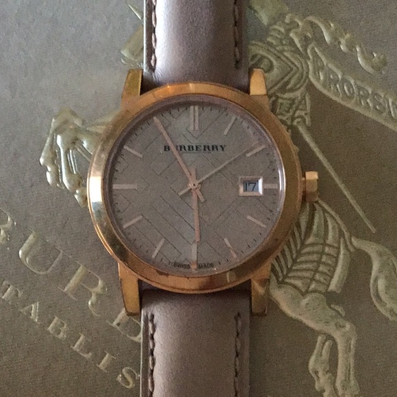 Like New Rose Gold Burberry Watch - Picture 5 of 9
